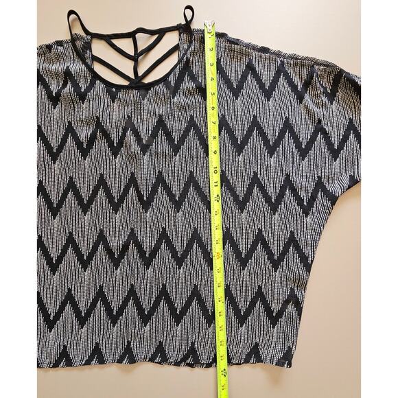 EUC Ya Los Angeles Women's Black Silk Blend Zig Zag Print Blouse Top L - Picture 5 of 7